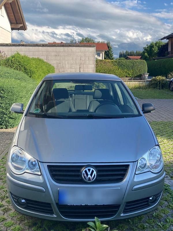 Silber Gebraucht 2005 VW Polo Comfortline Kleinwagen | 2.500 € (Guter Preis) - Bild 1/4