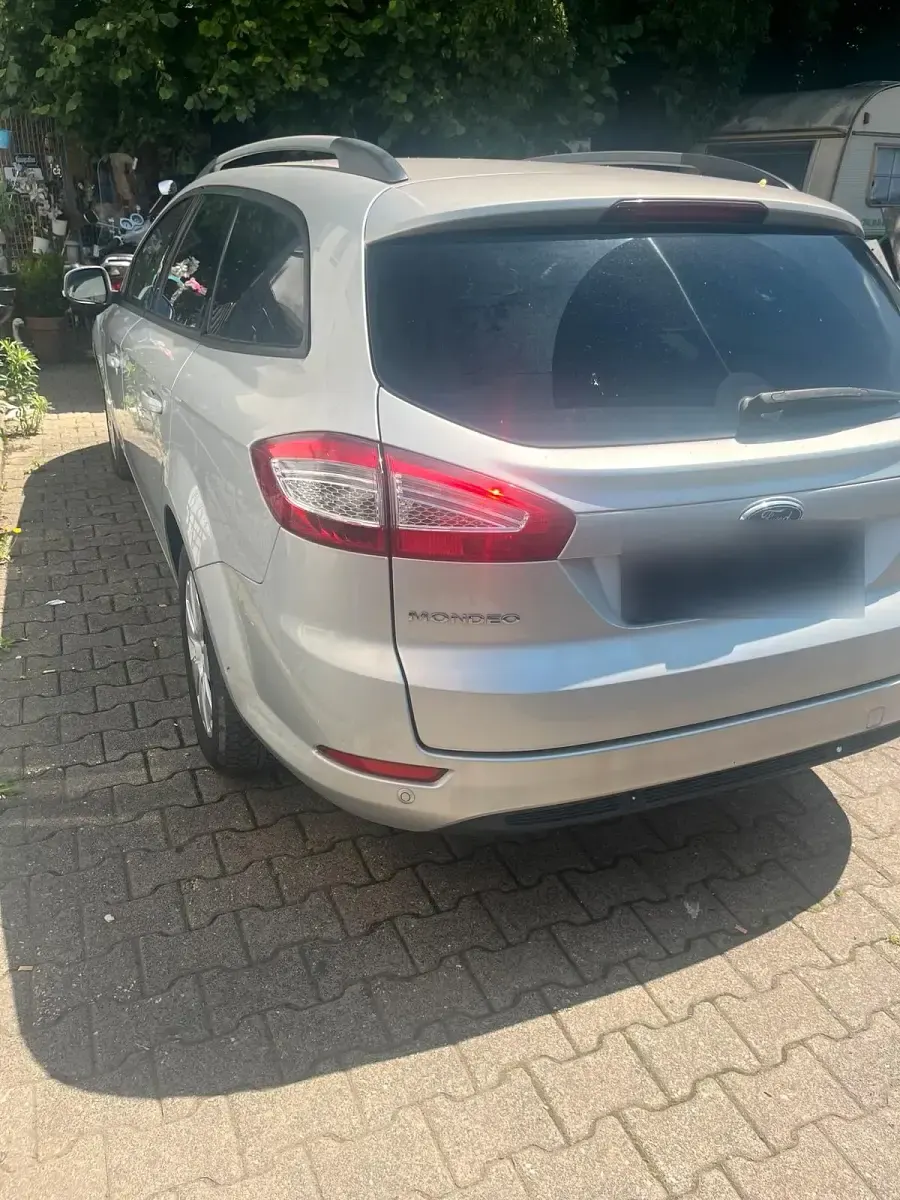 Gebraucht Ford Mondeo 145 PS (106 kW) 2010 Silber Kombi
