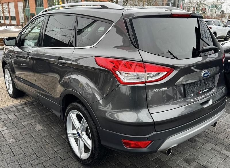 Gebraucht Ford Kuga Titanium 150 PS (110 kW) 2015 Grau SUV