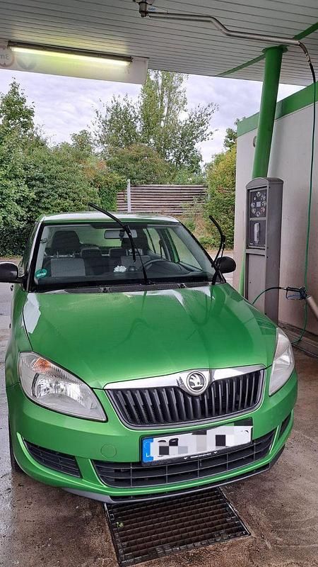 Grün Gebraucht 2014 Skoda Fabia Cool Edition Kleinwagen | 5.700 € (Fairer Preis) - Bild 1/4