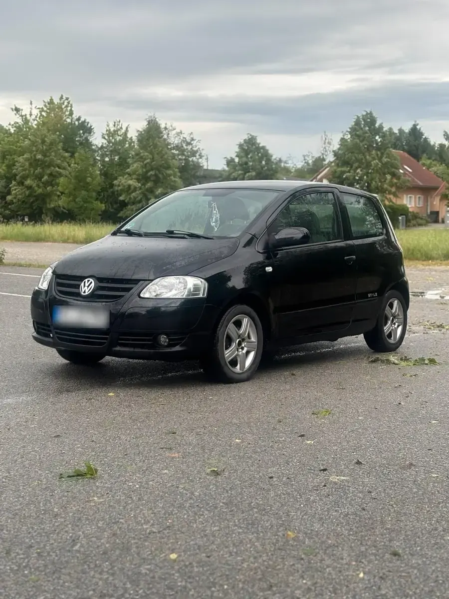 Gebraucht VW Fox 55 PS (40 kW) 2010 Schwarz Kleinwagen