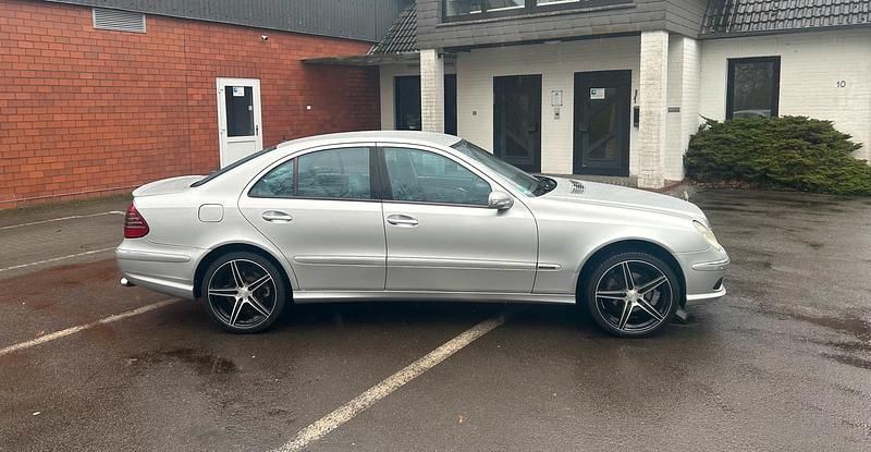 Gebraucht Mercedes E320 AMG line 268 PS (197 kW) 2005 Silber Limousine