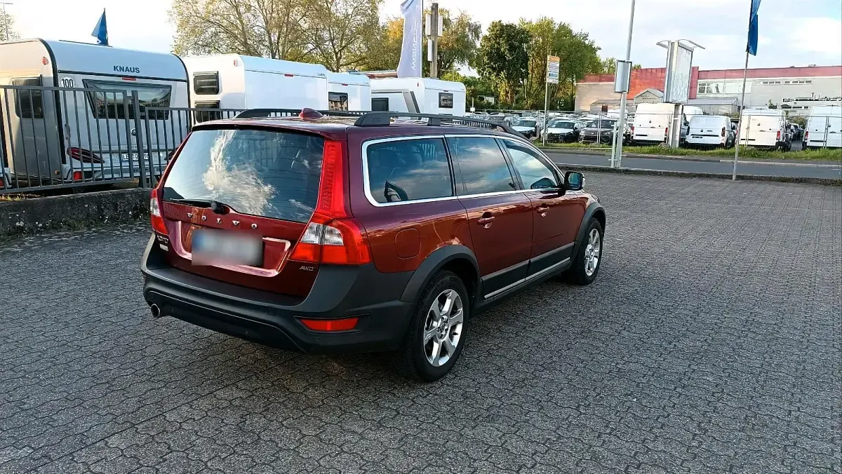 Gebraucht Volvo XC70 Summum 185 PS (136 kW) 2008 Rot Kombi
