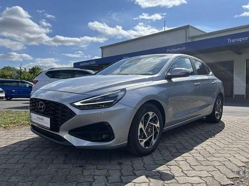 Silber Gebraucht 2024 Hyundai i30 Limousine | 21.990 € (Guter Preis) - Bild 1/4