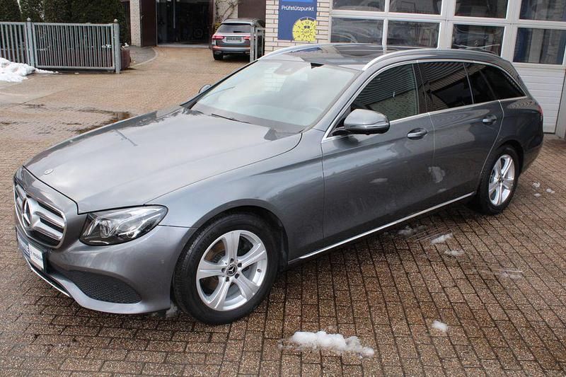 Gebraucht Mercedes E220 Avantgarde 194 PS (142 kW) 2017 Grau Limousine