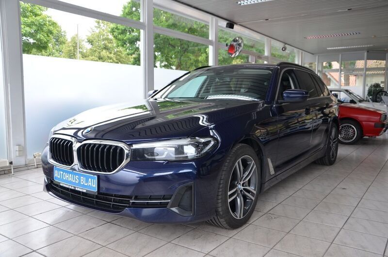 Blau Gebraucht 2023 BMW 540 Sport Line Kombi | 39.990 € (Superpreis) - Bild 1/4