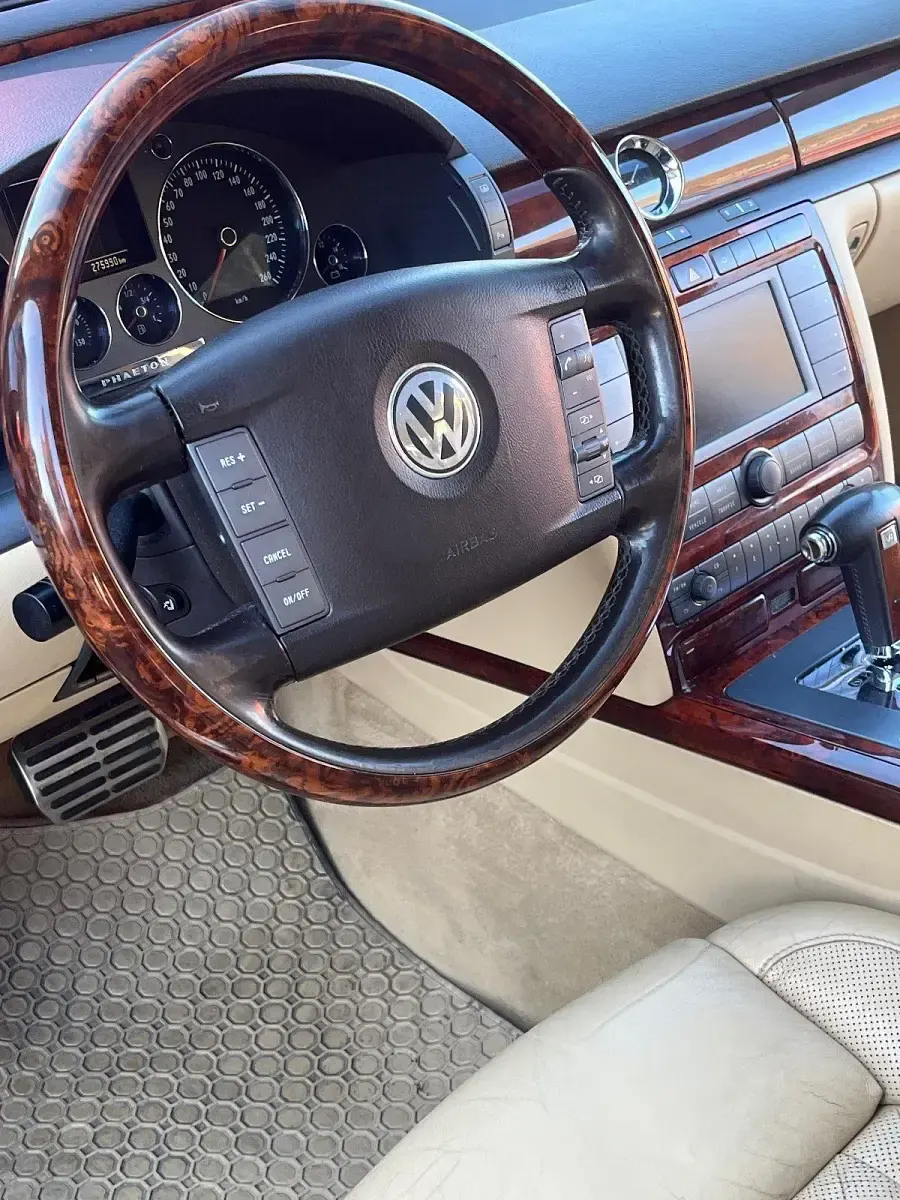 Gebraucht VW Phaeton 225 PS (165 kW) 2006 Braun Limousine