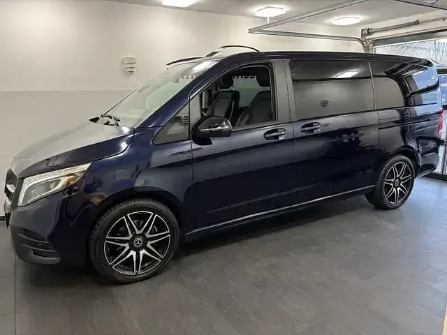 Gebraucht Mercedes V300 AMG line 237 PS (174 kW) 2021 Blau Van / Kleinbus