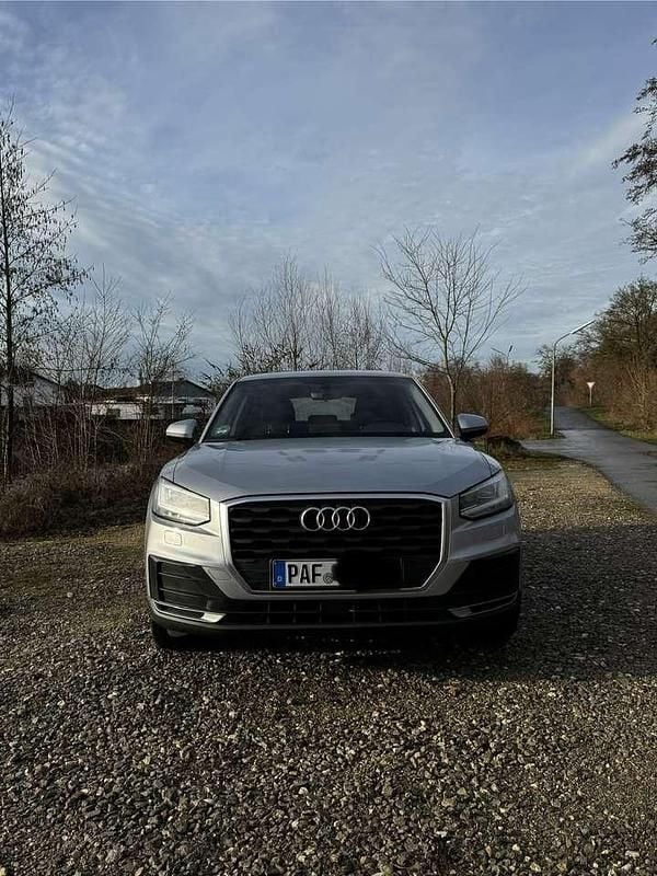 Gebraucht Audi Q2 Basis 116 PS (85 kW) 2017 Grau SUV