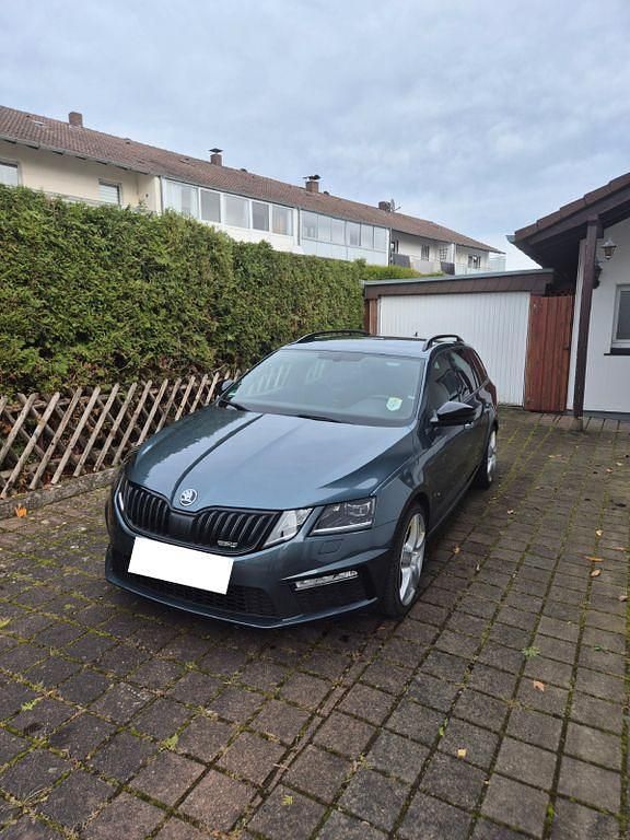 Grau Gebraucht 2018 Skoda Octavia RS Kombi | 17.500 € (Fairer Preis) - Bild 1/4