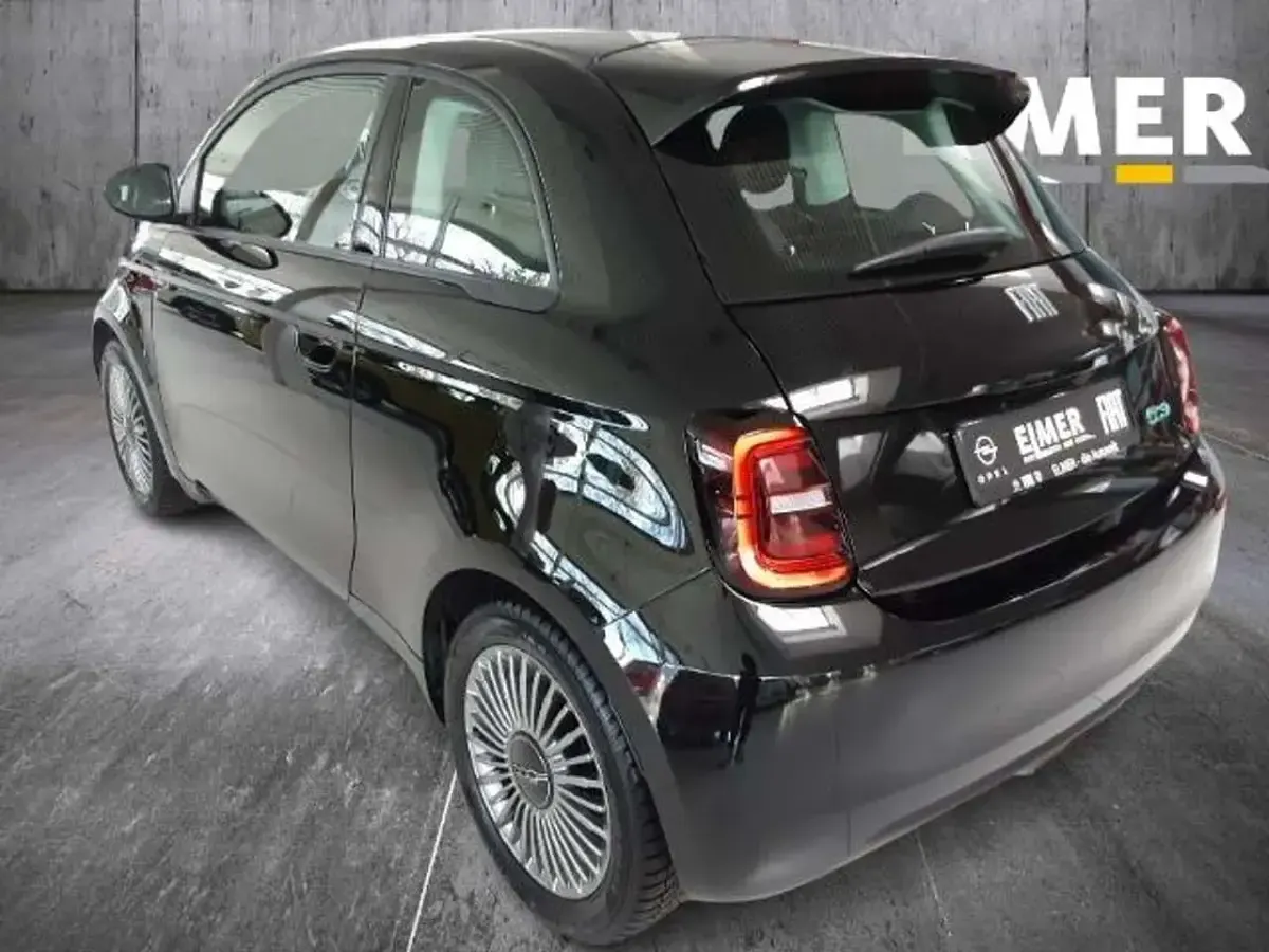 Gebraucht Fiat 500e 86 kW (118 PS) 2023 Schwarz Kleinwagen
