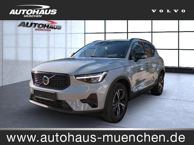 Vapour grey / (metallic) Gebraucht 2023 Volvo XC40 Plus SUV | 32.990 € (Fairer Preis) - Bild 1/1