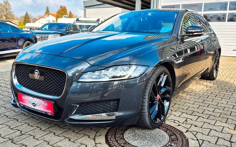 Gebraucht Jaguar XF Portfolio 300 PS (220 kW) 2019 Carpathian grey (metallic) Limousine