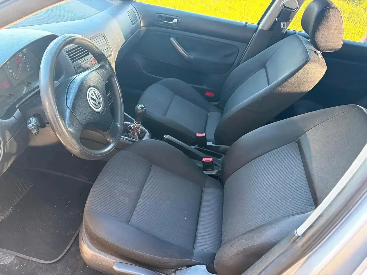 Usata VW Bora 131 CV (96 kW) 2003 Argento Berlina