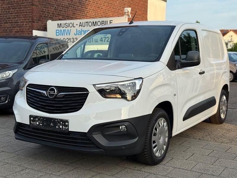 Gebraucht Opel Combo Selection 102 PS (75 kW) 2019 Weiß Van / Kleinbus