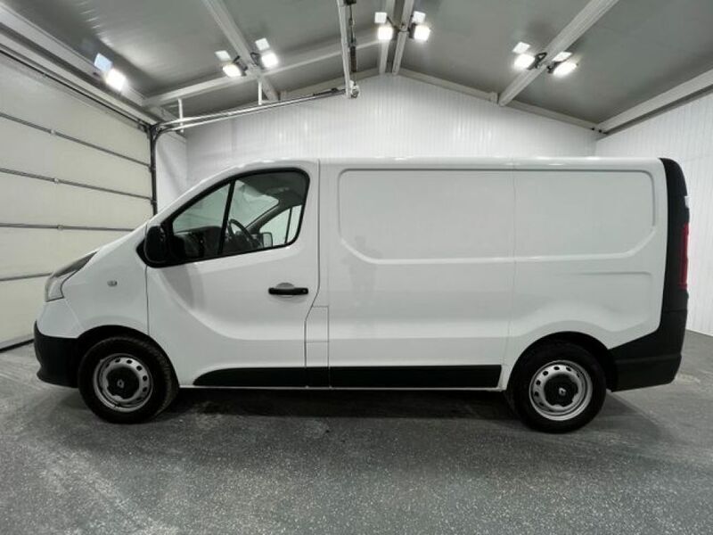 Gebraucht Renault Trafic 121 PS (88 kW) 2018 Weiß Van / Kleinbus