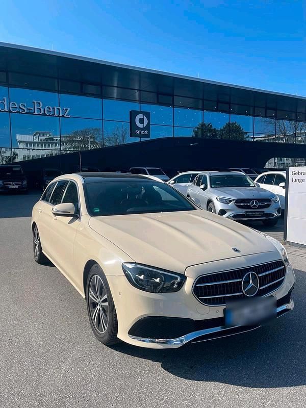Gebraucht Mercedes E220 2023 Beige Kombi