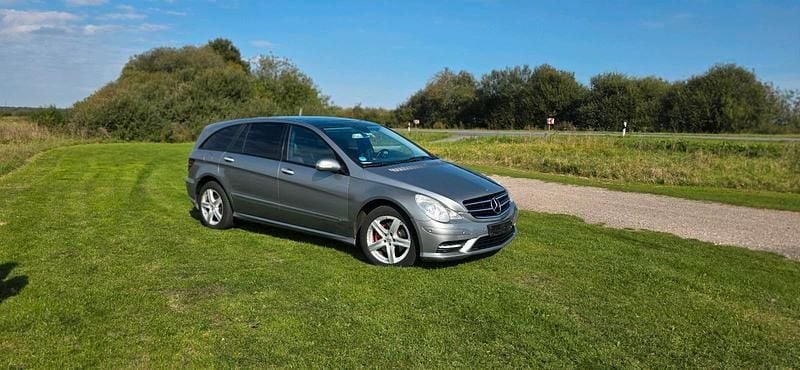Grau Gebraucht 2009 Mercedes R350 AMG Van / Kleinbus | 4.750 € (Etwas zu teuer) - Bild 1/4