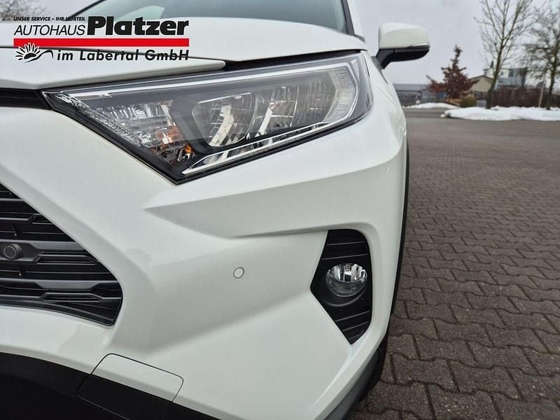 Gebraucht Toyota RAV4 Hybrid Comfort 218 PS (160 kW) 2021 Weiss SUV