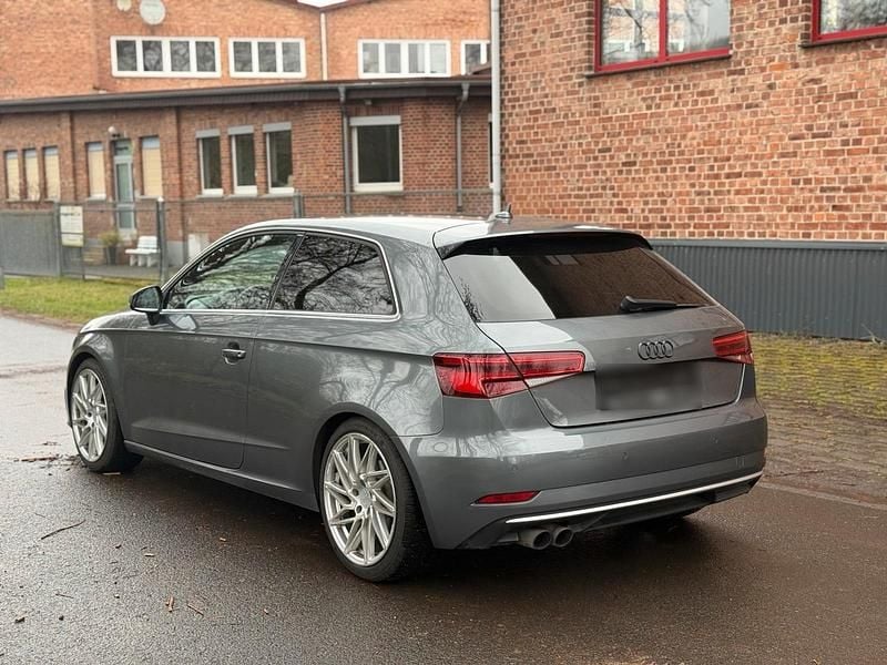 Gebraucht Audi A3 S-Line 150 PS (110 kW) 2017 Grau Kleinwagen