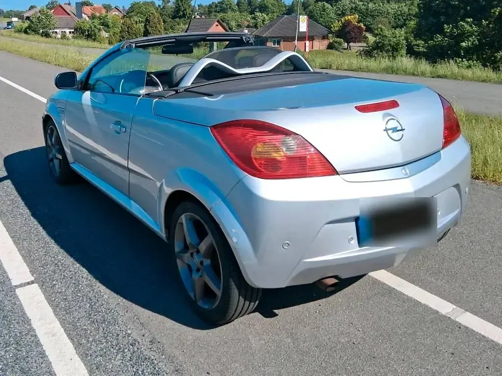Gebraucht Opel Tigra 90 PS (66 kW) 2009 Silber Cabrio