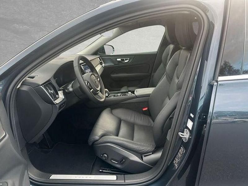 Gebraucht Volvo V60 Plus 349 PS (256 kW) 2025 Denim blue Kombi