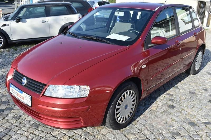 Salsa/scilla rot Gebraucht 2005 Fiat Stilo Dynamic Kleinwagen | 2.890 € - Bild 1/4