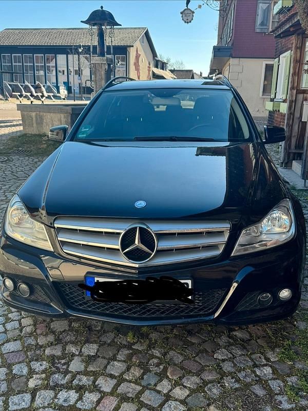 Gebraucht Mercedes C180 120 PS (88 kW) 2012 Schwarz Kombi