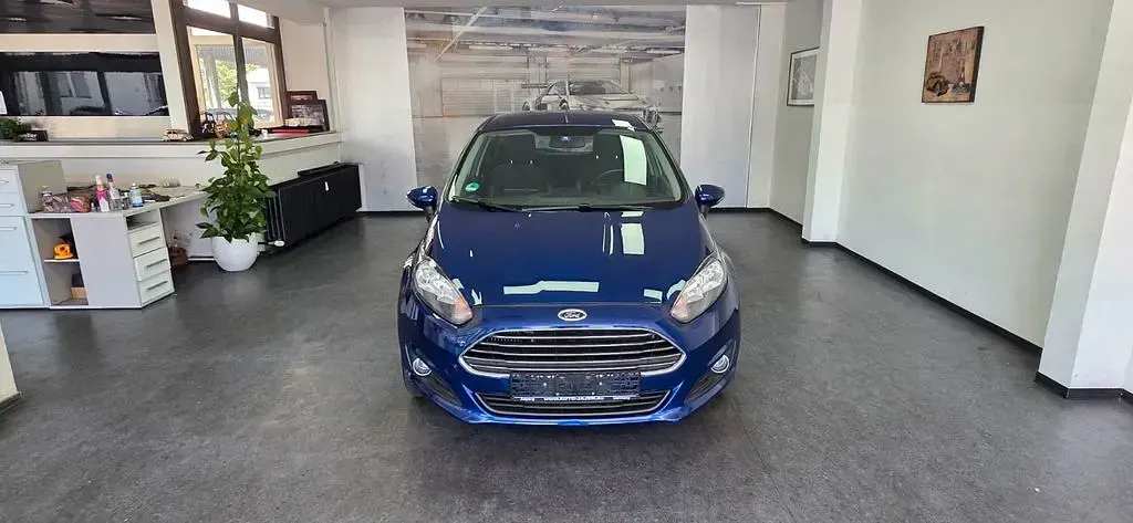 Gebraucht Ford Fiesta Titanium 101 PS (74 kW) 2015 Blau Kleinwagen