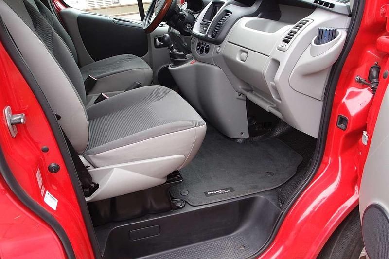 Gebraucht Opel Vivaro 114 PS (83 kW) 2013 Rot Van / Kleinbus