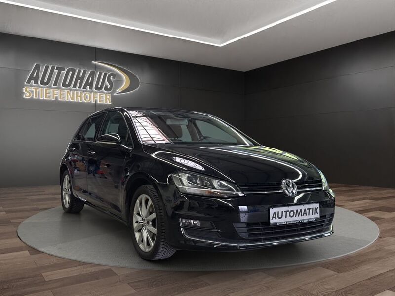 Schwarz Gebraucht 2015 VW Golf VII Highline Limousine | 16.699 € (Etwas zu teuer) - Bild 1/4