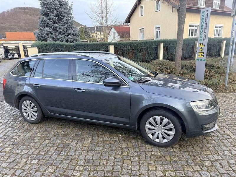 Quarzgrau metallic Gebraucht 2015 Skoda Octavia Style Kombi | 15.000 € (Etwas zu teuer) - Bild 1/4