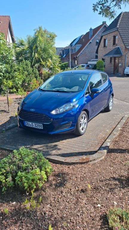 Blau Gebraucht 2014 Ford Fiesta SYNC Edition Kleinwagen | 4.990 € (Fairer Preis) - Bild 1/3