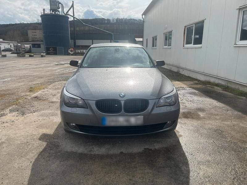 Gebraucht BMW 525 218 PS (160 kW) 2007 Grau Limousine