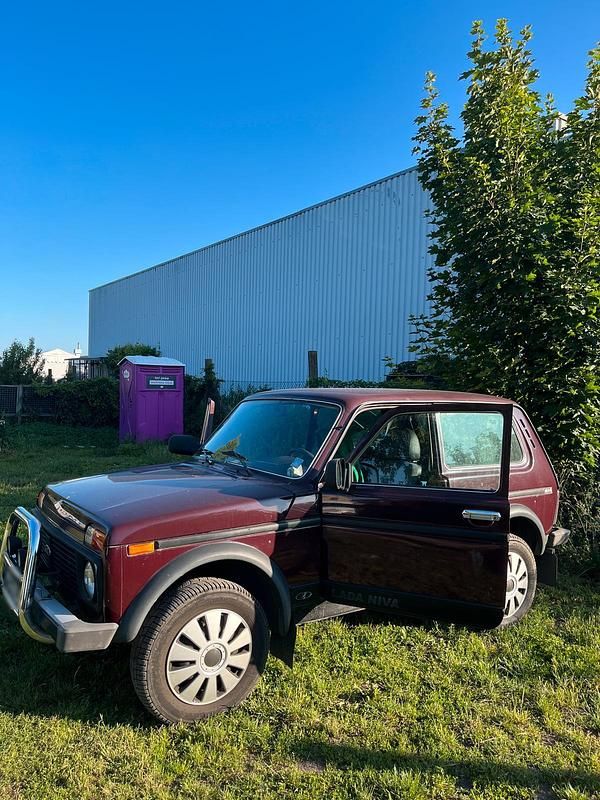 Gebraucht Lada niva 2011 Rot SUV