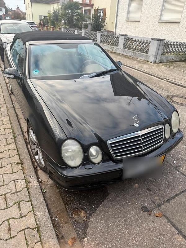 Schwarz Gebraucht 2002 Mercedes CLK230 Cabrio | 2.000 € (Guter Preis) - Bild 1/4