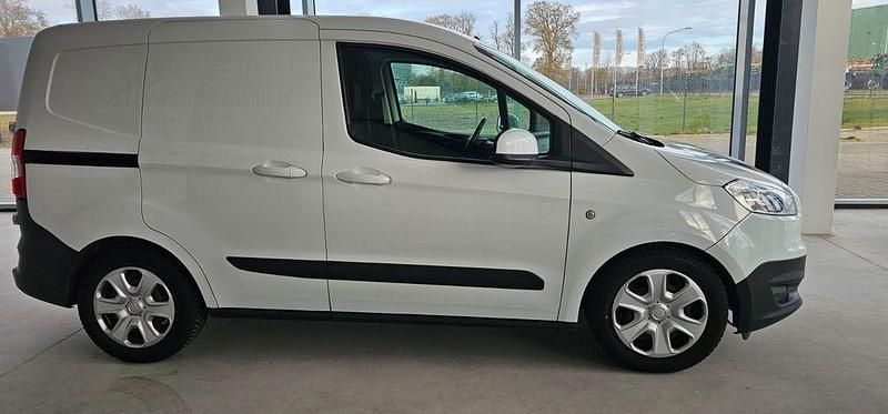 Gebraucht Ford Courier 75 PS (55 kW) 2016 Weiß Van / Kleinbus