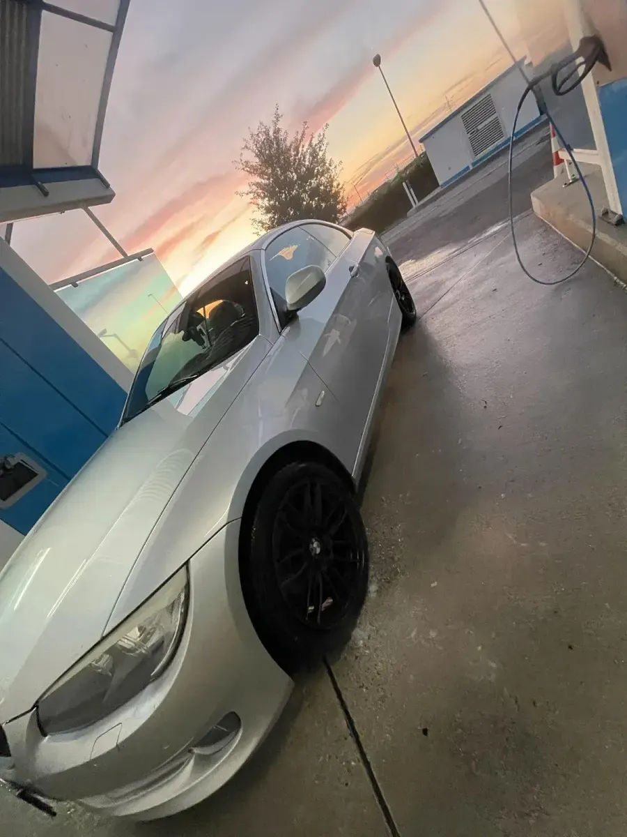 Gebraucht BMW 320 180 PS (132 kW) 2010 Silber Cabrio