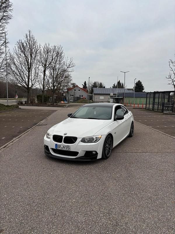 Weiß Gebraucht 2010 BMW 335 M Performance Coupé | 19.200 € (Fairer Preis) - Bild 1/4