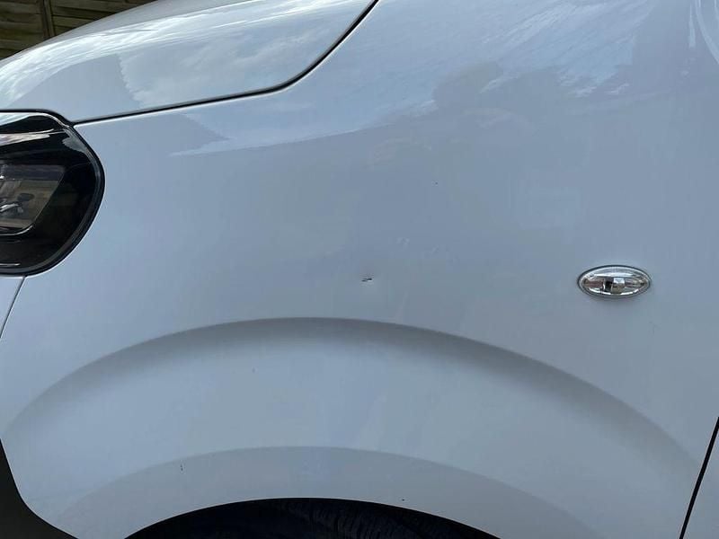 Gebraucht Opel Vivaro 145 PS (106 kW) 2023 Weiß Van / Kleinbus