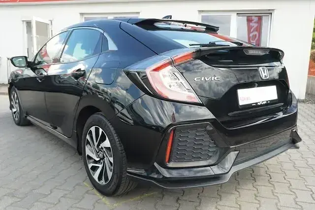 Gebraucht Honda Civic Elegance 129 PS (94 kW) 2018 Ruse black (metallic) Limousine