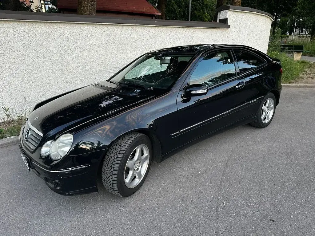 Gebraucht Mercedes C180 Classic 156 PS (114 kW) 2008 Schwarz Coupé