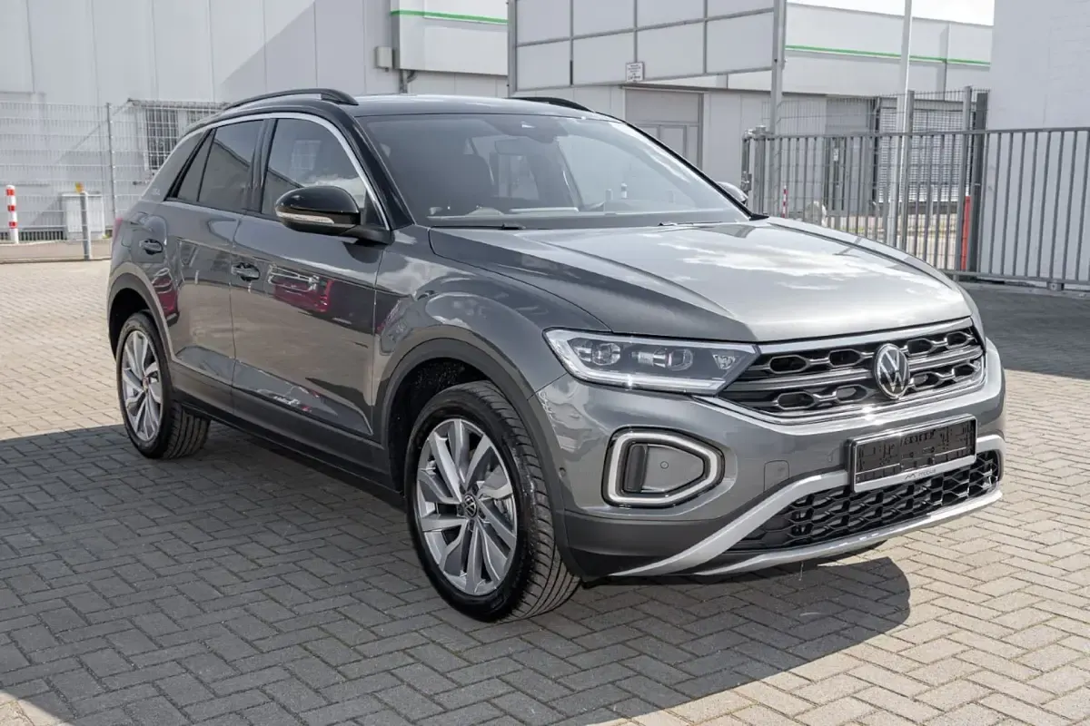 Gebraucht VW T-Roc IQ Drive 150 PS (110 kW) 2025 Indiumgrau metallic schwarz SUV