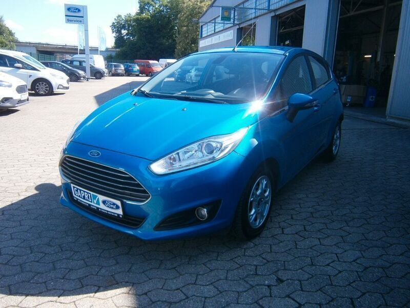 Blau Gebraucht 2014 Ford Fiesta Titanium Kleinwagen | 5.990 € (Fairer Preis) - Bild 1/4