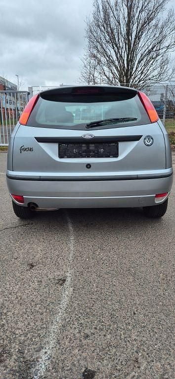 Gebraucht Ford Focus Trend 101 PS (74 kW) 2003 Silber Limousine