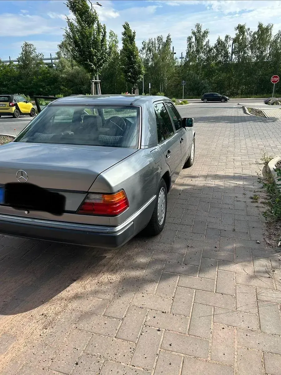 Gebraucht Mercedes E320 220 PS (161 kW) 1993 Grau Limousine