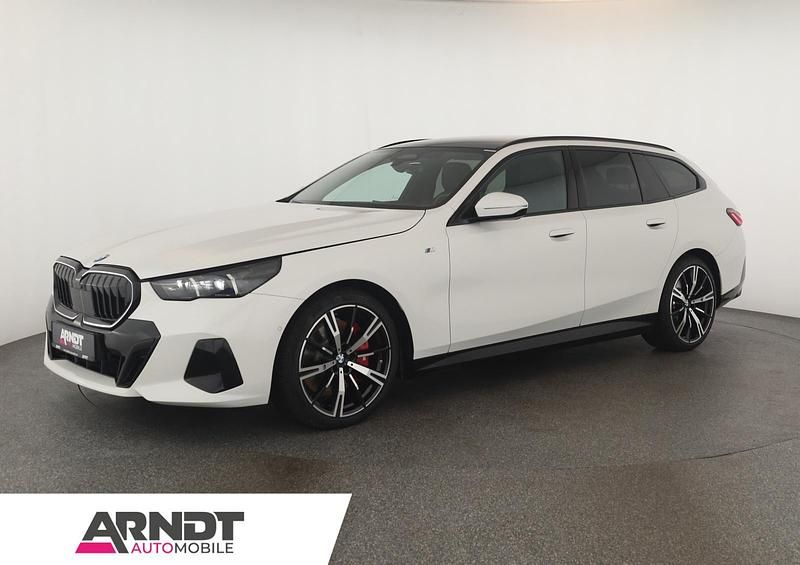 Alpinweiß Gebraucht 2025 BMW 540 Comfort Edition Kombi | 61.484 € - Bild 1/4