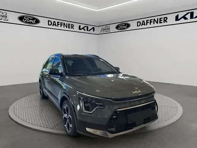 Neu Kia Niro Spirit 139 PS (102 kW) 2026 Cityscape grün metallic SUV