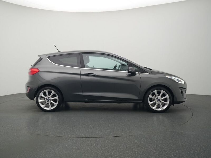 Gebraucht Ford Fiesta Titanium 101 PS (74 kW) 2017 Blau / blazerblau Kleinwagen