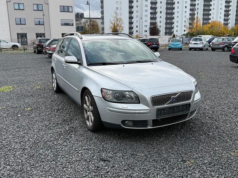 Grau Gebraucht 2006 Volvo V50 Kombi | 3.000 € (Fairer Preis) - Bild 1/4